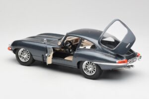 Jaguar E-Type Grå Bburago 1:18 30018 Metal — billede 5 af 8