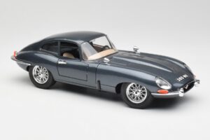Jaguar E-Type Grå Bburago 1:18 30018 Metal — billede 6 af 8