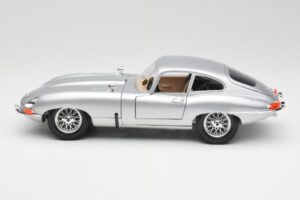 Jaguar E-Type Series 1 Sølv Bburago 1:18 3018-M2 Metal — billede 4 af 8