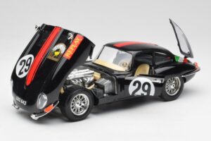 Jaguar E-Type #29 Sort Bburago 1:18 3018-M4 Metal — billede 2 af 8