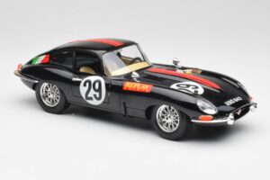 Jaguar E-Type #29 Sort Bburago 1:18 3018-M4 Metal — billede 6 af 8