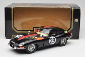 Jaguar E-Type #29 Sort Bburago 1:18 3018-M4 Metal — billede 8 af 8