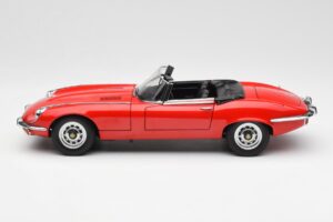 Jaguar E-Type Roadster Series III V12 Rød AUTOart 1:18 73523 Metal — billede 4 af 8