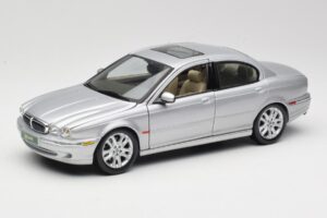Jaguar X-Type Sølv Maisto 1:18 7271328 Metal