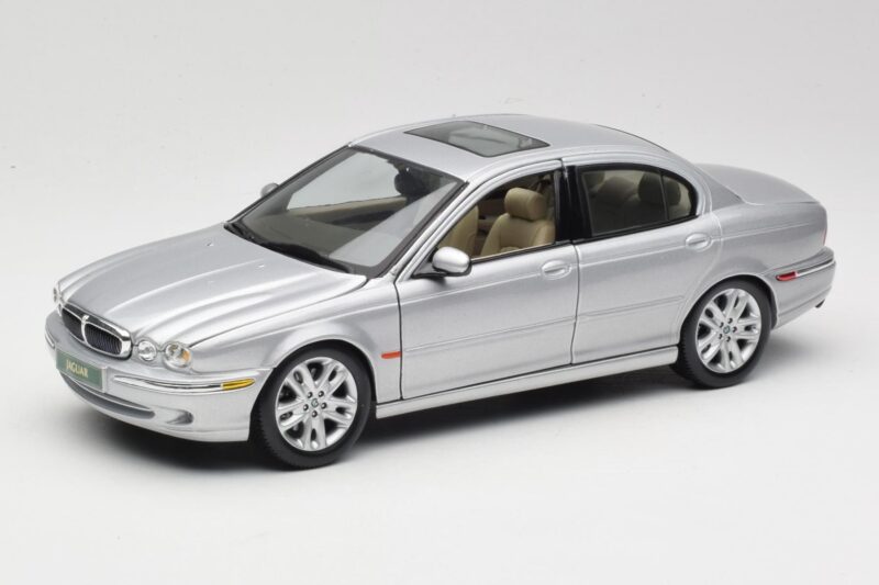 Jaguar X-Type Sølv Maisto 1:18 7271328 Metal