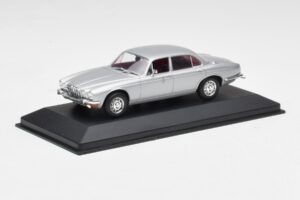 Jaguar XJ12 Series II Sølv Minichamps 1:43 400130401 Metal — billede 2 af 4