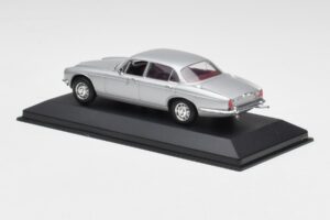 Jaguar XJ12 Series II Sølv Minichamps 1:43 400130401 Metal — billede 3 af 4