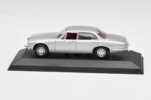 Jaguar XJ12 Series II Sølv Minichamps 1:43 400130401 Metal