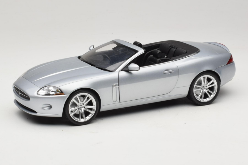 Jaguar XK X150 Cabriolet Sølv Minichamps 1:18 150130531 Metal