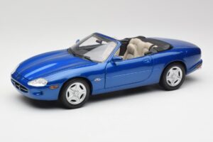Jaguar XK8 X100 Cabriolet Azure Blå Maisto 1:18 50286 Metal