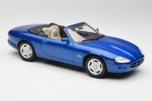 Jaguar XK8 X100 Cabriolet Azure Blå Maisto 1:18 50286 Metal — billede 6 af 8