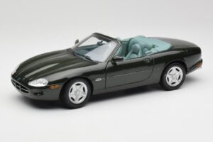 Jaguar XK8 X100 Cabriolet British Racing Grøn Maisto 1:18 50285 Metal