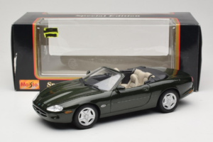 Jaguar XK8 Green Metallic Lysegrå Interiør Maisto 1:18 31836 Metal — billede 8 af 8