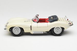 Jaguar XKSS Creme AUTOart 1:18 73512 Metal — billede 4 af 8