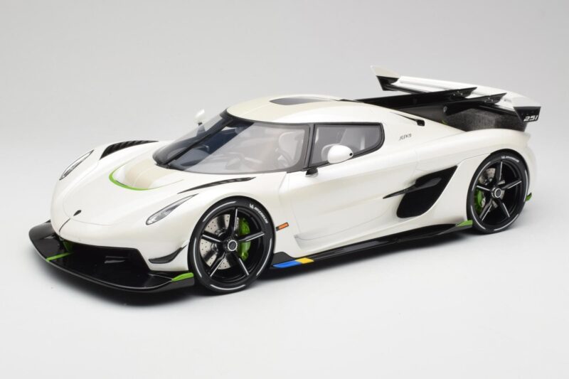 Koenigsegg Jesko Attack Crystal White Pearl GT Spirit 1:12 GT501 Resin