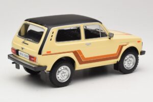 Lada Niva 2121 California Beige MCG 1:18 MCG18004 Metal — billede 2 af 6