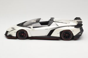 Lamborghini Veneno Roadster Hvid Med Rød Linje Kyosho 1:18 C09502W Metal — billede 3 af 6