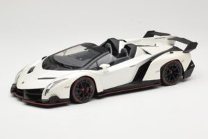 Lamborghini Veneno Roadster Hvid Med Rød Linje Kyosho 1:18 C09502W Metal
