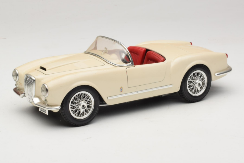 Lancia Aurelia B24 Spider Beige Bburago 1:18 3010-M2 Metal