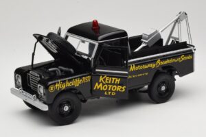 Land Rover Series III Redningskøretøj Sort Universal Hobbies 1:18 4411 Metal — billede 2 af 8