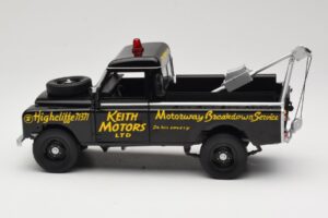 Land Rover Series III Redningskøretøj Sort Universal Hobbies 1:18 4411 Metal — billede 4 af 8