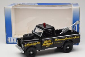 Land Rover Series III Redningskøretøj Sort Universal Hobbies 1:18 4411 Metal — billede 8 af 8