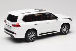 Lexus LX570 J200 Hvid LCD 1:18 LCD18010-WH Metal — billede 3 af 8