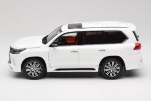 Lexus LX570 J200 Hvid LCD 1:18 LCD18010-WH Metal — billede 4 af 8