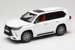 Lexus LX570 J200 Hvid LCD 1:18 LCD18010-WH Metal