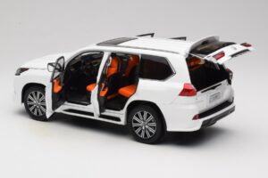Lexus LX570 J200 Hvid LCD 1:18 LCD18010-WH Metal — billede 5 af 8