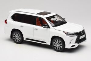 Lexus LX570 J200 Hvid LCD 1:18 LCD18010-WH Metal — billede 6 af 8