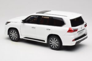 Lexus LX570 J200 Hvid LCD 1:18 LCD18010-WH Metal — billede 7 af 8