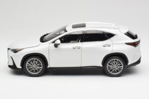 Lexus NX450h+ AZ20 Hvid Kyosho 1:18 08968Q Resin — billede 4 af 8
