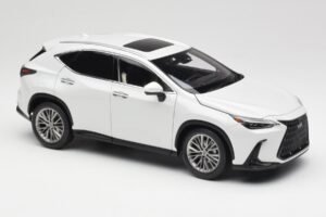 Lexus NX450h+ AZ20 Hvid Kyosho 1:18 08968Q Resin — billede 6 af 8