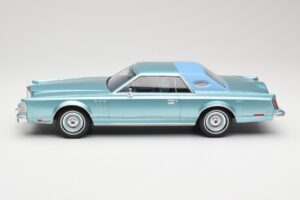 Lincoln Continental Mark V Blue Metallic MCG 1:18 MCG18369 Metal — billede 3 af 6