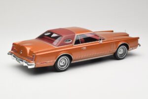 Lincoln Continental Mark V Crystal Apricot Metallic MCG 1:18 MCG18370 Metal — billede 2 af 6