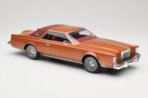 Lincoln Continental Mark V Crystal Apricot Metallic MCG 1:18 MCG18370 Metal — billede 4 af 6