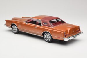 Lincoln Continental Mark V Crystal Apricot Metallic MCG 1:18 MCG18370 Metal — billede 5 af 6