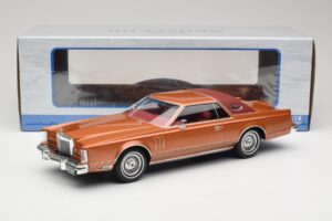 Lincoln Continental Mark V Crystal Apricot Metallic MCG 1:18 MCG18370 Metal — billede 6 af 6