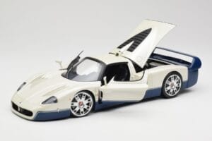 Maserati MC12 Hvid Blå Hot Wheels 1:18 G7158 Metal — billede 2 af 8