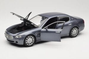 Maserati Quattroporte Blue Metallic Hot Wheels 1:18 B7003 Metal — billede 2 af 8
