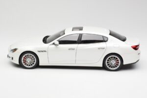 Maserati Quattroporte VI GTS Alpine Hvid AUTOart 1:18 75808 Metal — billede 4 af 8
