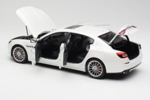 Maserati Quattroporte VI GTS Alpine Hvid AUTOart 1:18 75808 Metal — billede 5 af 8