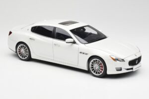 Maserati Quattroporte VI GTS Alpine Hvid AUTOart 1:18 75808 Metal — billede 6 af 8