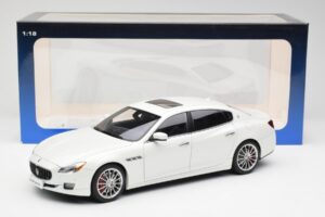 Maserati Quattroporte VI GTS Alpine Hvid AUTOart 1:18 75808 Metal — billede 8 af 8
