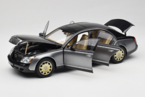 Maybach 57 SWB Caspian Black Himalayas Grey AUTOart 1:18 76151 Metal — billede 2 af 9