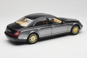 Maybach 57 SWB Caspian Black Himalayas Grey AUTOart 1:18 76151 Metal — billede 3 af 9