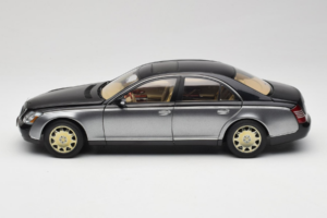 Maybach 57 SWB Caspian Black Himalayas Grey AUTOart 1:18 76151 Metal — billede 4 af 9