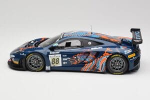 McLaren 12C GT3 #88 Von Ryan Racing A. Barff / T. Goodwin / B. Senna Spa 24 Hours 2013 Minichamps 1:18 151131388 Metal — billede 3 af 6
