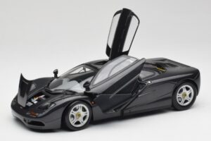 McLaren F1 Carbon Sort Metallic Minichamps 1:18 530133420 Metal — billede 2 af 8